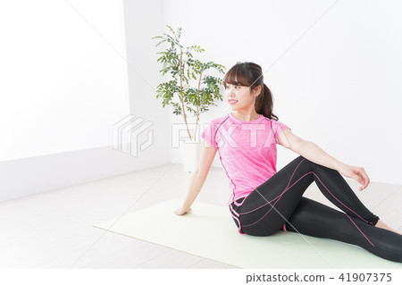 Women stretching 41907375