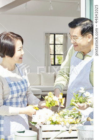 Flower arrangement, couple 44841025