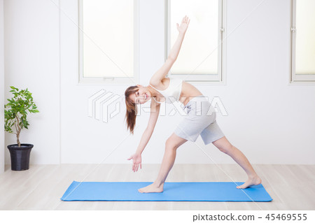 Women who do yoga 45469555