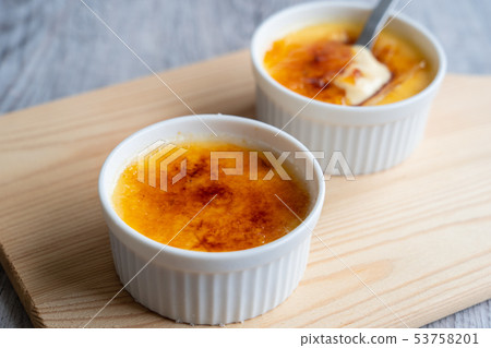 Creme brulee 53758201