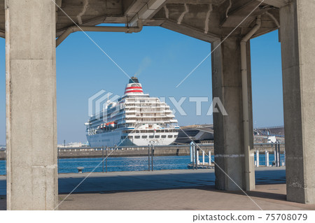 [Asuka II Yokohama Port Osanbashi International Passenger Ship Terminal] 75708079