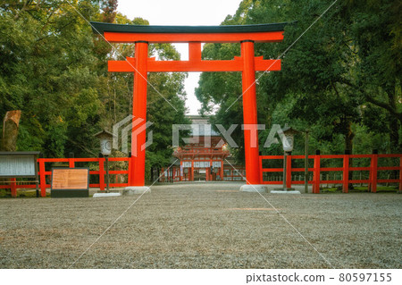 It is a tower gate and an approach that I saw from the south gate torii of Shimogamo Shrine in Kyoto 80597155