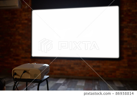 Blank TV projector showing film to audience 86938814