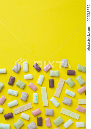 Chewing or bubble gum on yellow background, space for text 92338781