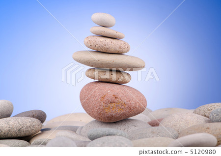 Pebbles stack against gradient background 5120980