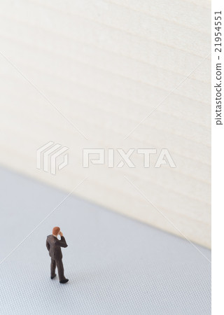 Image of a businessman hitting a wall 21954551