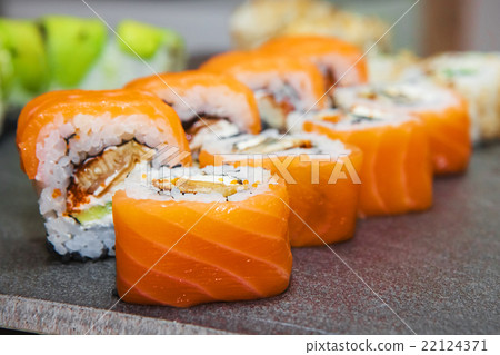 Sushi roll with salmon and shrimp  22124371