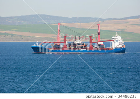 Dry cargo ship is carrying the tug. 34486235