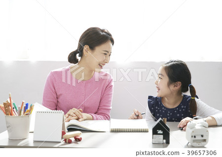 Children studying, mother and daughter 39657306