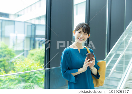 A woman drinking coffee 105926557