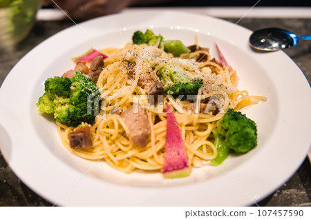 Broccoli pasta 107457590