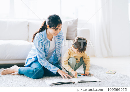 Child and mother coloring 109566955