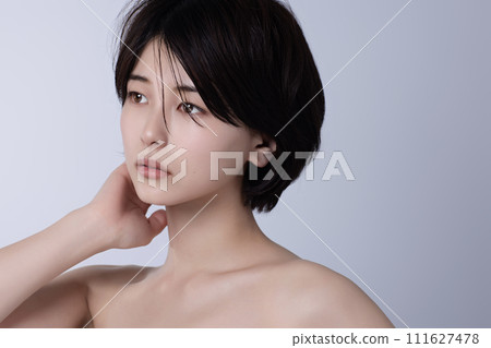 Beauty image of a young black-haired woman 111627478