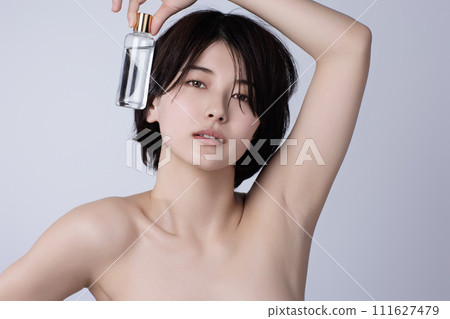 Beauty image of a young black-haired woman 111627479