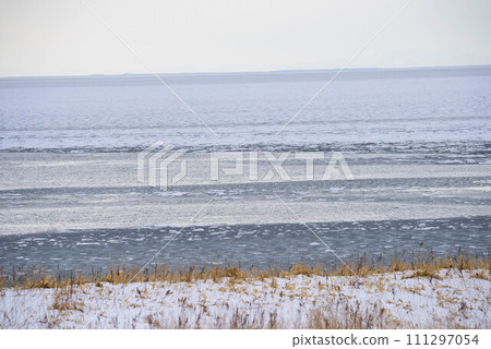 Nemuro coast covered with drift ice 111297054