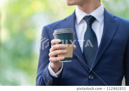 Businessman coffee in hand 112982831