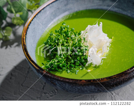 Broccoli, spinach cream soup in a bowl 112122282