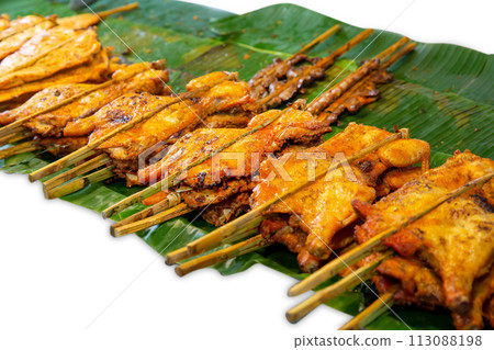 Top view of Grilled chicken on banana leaves, focus selective 113088198