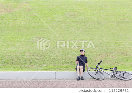 騎自行車的女人自行車 115229781