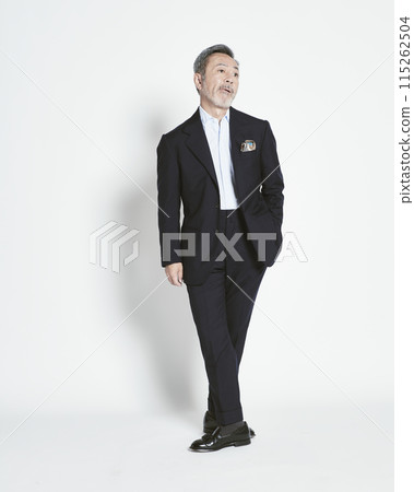 Middle-aged businessman on white background (full body) 115262504