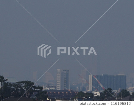 A hazy photo of Yokohama Landmark Tower and Yokohama Grand InterContinental Hotel taken from Ota Ward 116196813