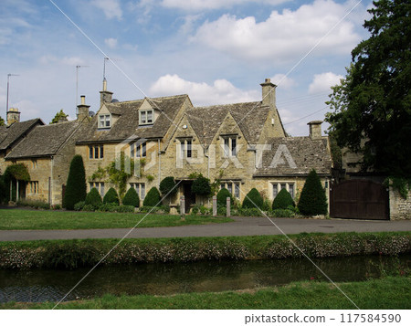 Landscape of Lower Slaughter, Cotswolds, England 117584590