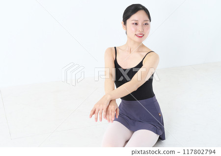 Ballerina posing 117802794