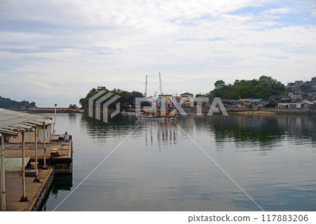 Sea bream fishing boat anchored at Tomonoura Tomo Port-1 117883206