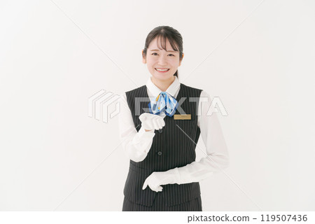 穿著辦公室衣服、戴著白手套的女人 119507436