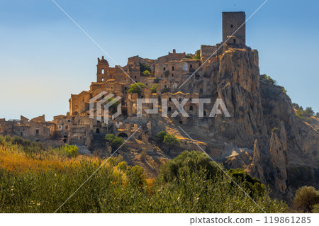 The abandoned village of Craco in Basilicata, Italy 119861285