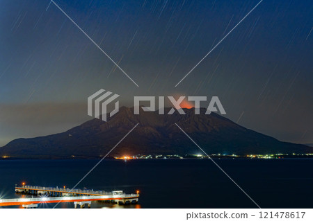 Late night starry sky and burning Sakurajima 121478617