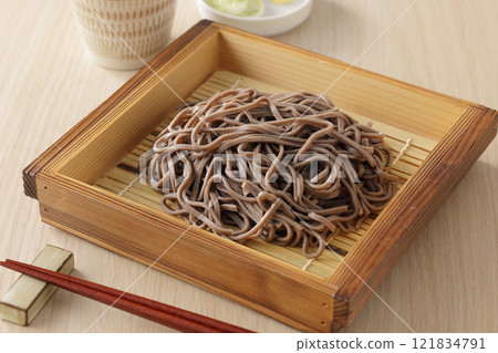 Zaru soba 121834791