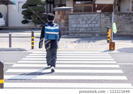 國中生過行人穿越道 122221646