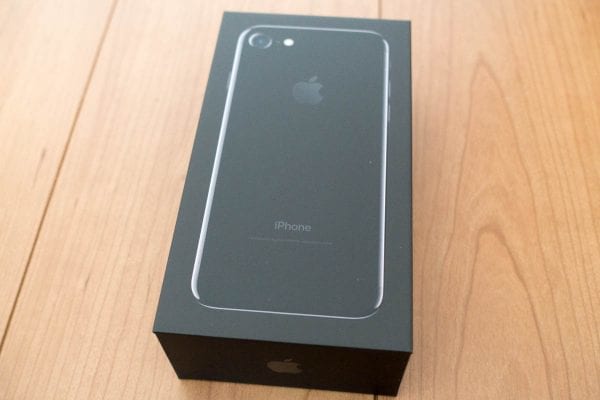 iPhone 7ジェットブラックの化粧箱