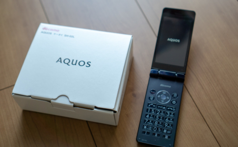 AQUOS ケータイ SH-02Lパッケージ