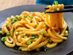 冷凍うどんと卵を使う『油うどん』のレシピに「無限にいける！」「来週作ります」