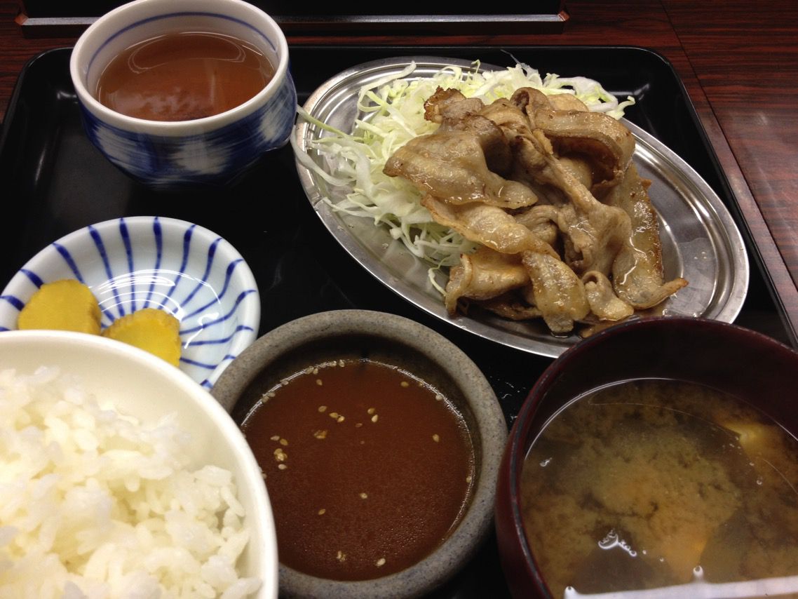 『宇宙軒食堂』ただの豚肉を焼いただけの金沢名物「とんバラ定食」がマジでウマイ！