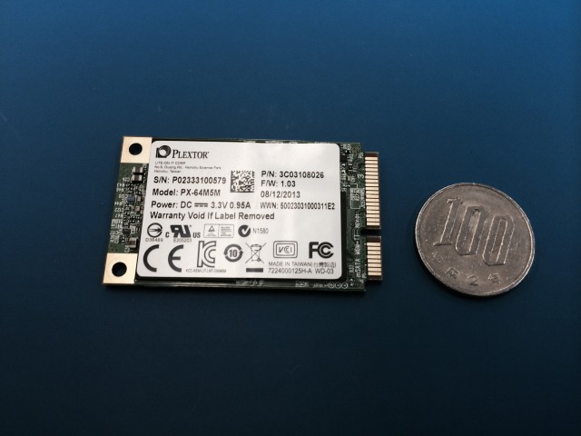 SATA SSDはこんなに小さい(別売)