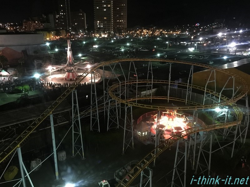 夜の観覧車から見下ろした和歌山マリーナシティ