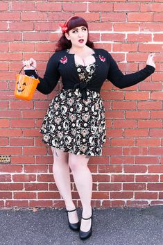 Plus Size Rockabilly, Psychobilly Fashion, Moda Pinup, Retro Fashion Outfits, Plus Zise, Estilo Pin Up, Chubby Fashion, Pin Up Outfits, Panic At The Disco