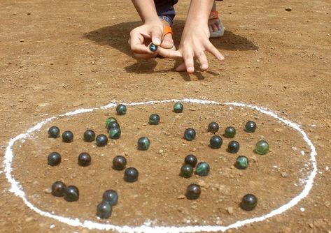 Gilli Danda, Sports Day Games, Native American Games, Indian Games, Playing Marbles, Kho Kho, Village Games, Indian Drawing, Indians Game