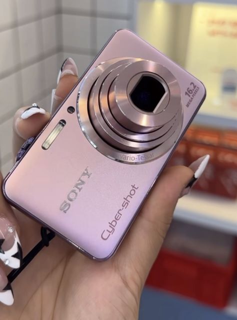 Wallpaper Iphone Lucu, Cute Camera, Produk Apple, Retro Gadgets, Camera Digital, Small Camera, Point And Shoot Camera, Pink Girly Things, Birthday List