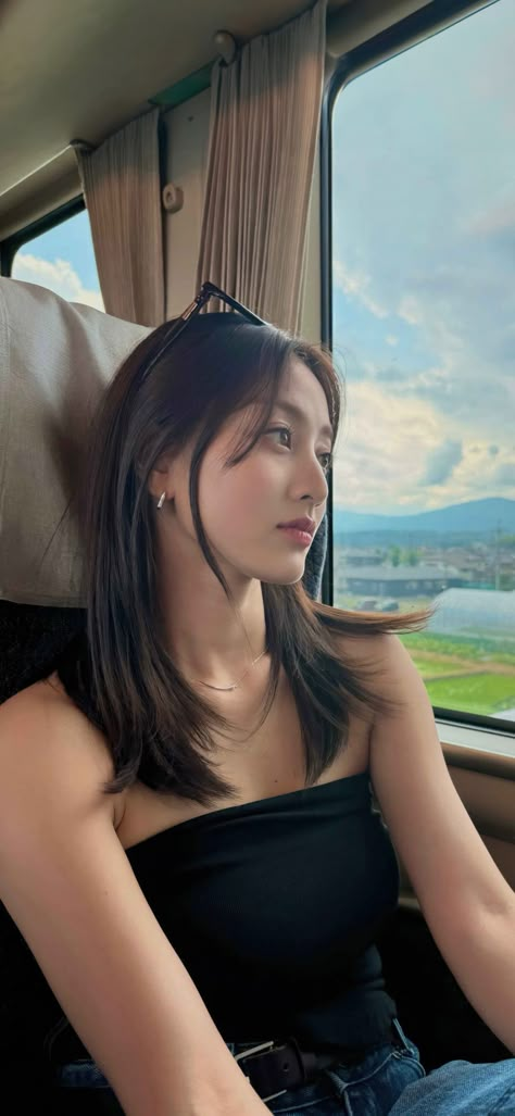 #JIHYO Wallpaper  #TWICE #JIHYOWALLPAPERS Jihyo Wallpaper, Sana Momo, Dara Kpop, Park Jihyo, Twice Jihyo, Ulsan, Penteado Cabelo Curto, Train Journey, Momo Sana