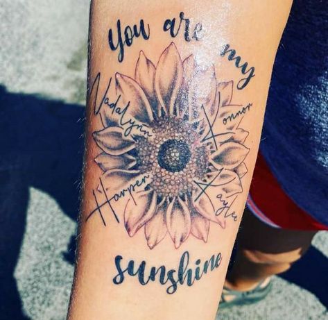 Sunflower Tattoo With Kids Names, Tattoo For Kids Names, Children Name Tattoos, Name Tattoos Ideas, Tattoo With Kids Names, Goth Tatoos, Kid Tattoos For Moms, Names For Women, Tattoo For Kids