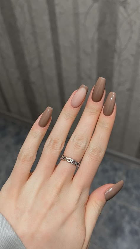 Check more at https://lizy.in/1628-2/ Hello Nails, Smink Inspiration, Simple Gel Nails, Casual Nails, Blush Nails, Makijaż Smokey Eye, Brown Nails, Minimalist Nails, Classy Nails