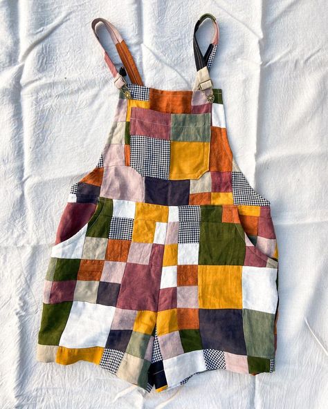 B E T T Y & E V E on Instagram: “I still think about these overalls a lot - they were a custom order so I didn’t get to spend much time with them 🥺 One day I’ll make myself…” Patterns Outfit, Diy Embroidery, Mode Vintage, Dream Clothes, Upcycle Clothes, Sewing Clothes, Look Cool, Diy Fashion, Diy Clothes