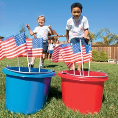 Flag Tag Relay {Flag Day Activity}Two teams and a bucket of flags are all you need for some patriotic outdoor fun.View This Tutorial Relay Race Games, Relay Games, 4th Of July Games, Flag Tag, Relay Races, American Flags, Patriotic Holidays, July Crafts, 4th Of July Party