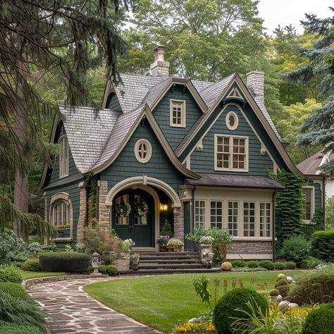 Different House Colors Exterior, Painted Green House Exterior, Vermont Style Home, Dream House Landscape, House Paint Inspo Exterior, House By The Forest, Cool House Colors Exterior, Cute House Colors Exterior Paint, Dream House Cozy Exterior