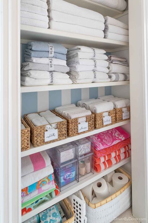 Diy Linen Closet, Organized Linen Closet, Organiser Son Dressing, Linen Closet Storage, Bathroom Closet Organization, Organizing Linens, Organizar Closet, Hallway Closet, Driven By Decor