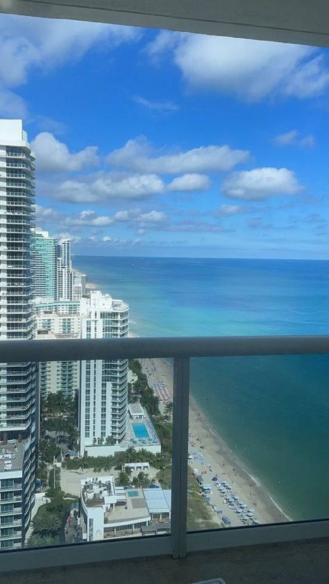 Living In Miami, Miami Appartement Aesthetic, Apartment In Florida, Miami Snapchat Story, Miami Hotel Room Aesthetic, Miami Balcony, Miami Apartment Aesthetic, Apartments In Miami, Miami Apartments